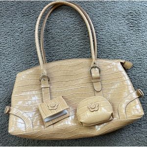 NWOT 3 PIECE HANDBAG SET. Shoulder bag, Coin Purse & Card keeper/notepad holder!